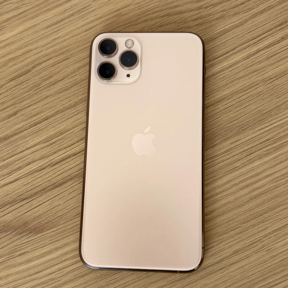 iPhone 11 Pro 256GB - Unlocked - GOLD - Picture 1 of 7